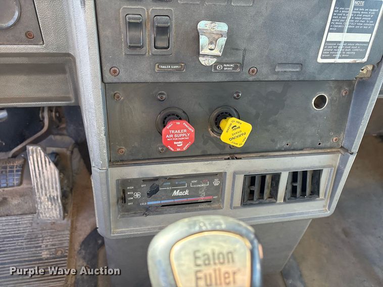 image for item DM1858 1996 Mack CH600 fuel / lube truck