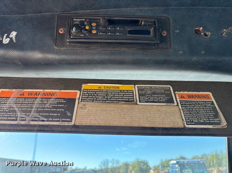 image for item DM1858 1996 Mack CH600 fuel / lube truck