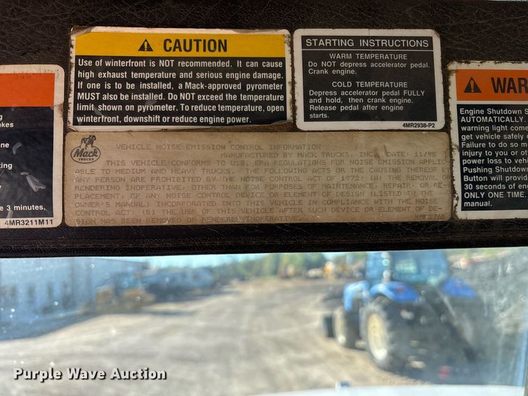 image for item DM1858 1996 Mack CH600 fuel / lube truck