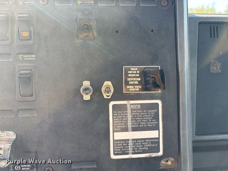 image for item DM1858 1996 Mack CH600 fuel / lube truck