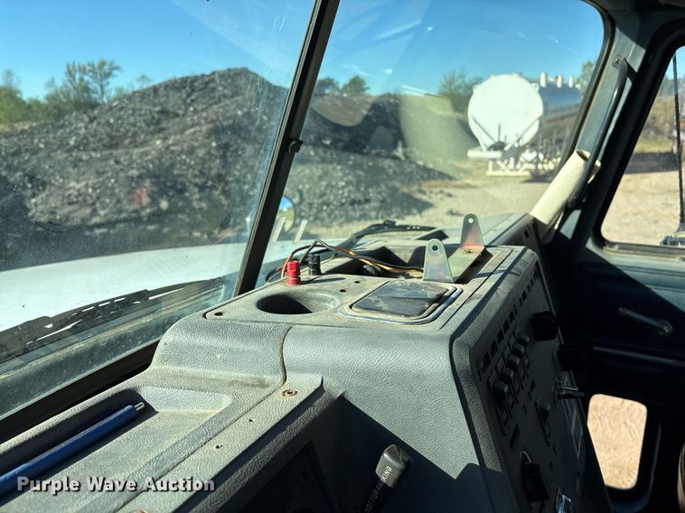 image for item DM1858 1996 Mack CH600 fuel / lube truck