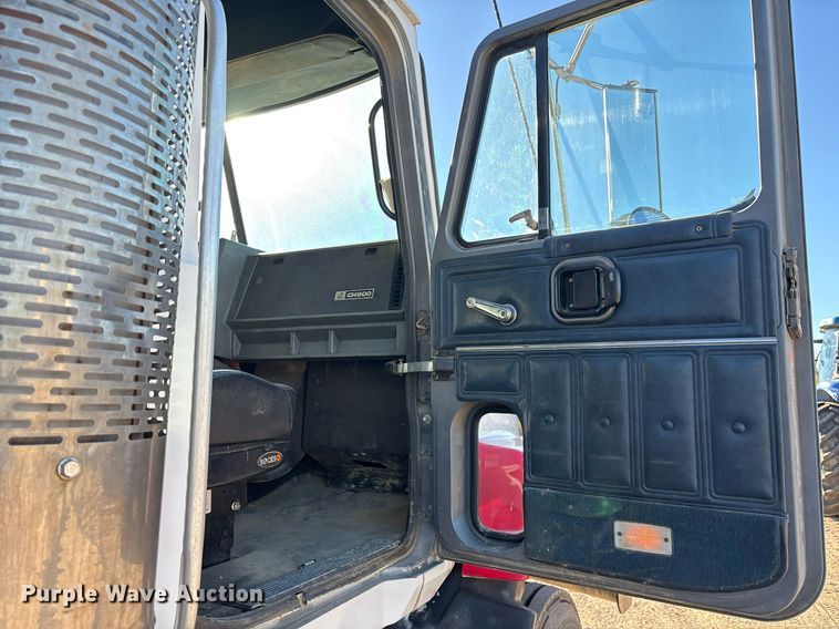 image for item DM1858 1996 Mack CH600 fuel / lube truck