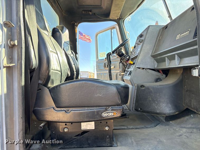 image for item DM1858 1996 Mack CH600 fuel / lube truck