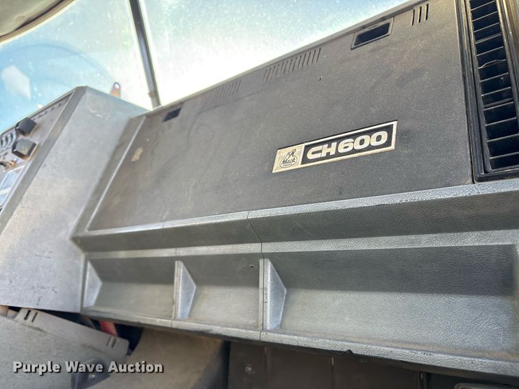 image for item DM1858 1996 Mack CH600 fuel / lube truck