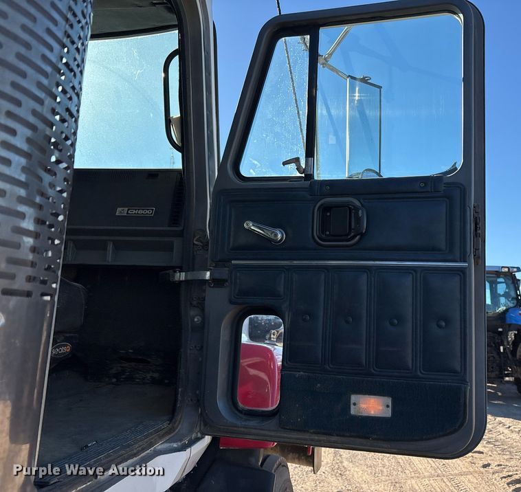 image for item DM1858 1996 Mack CH600 fuel / lube truck