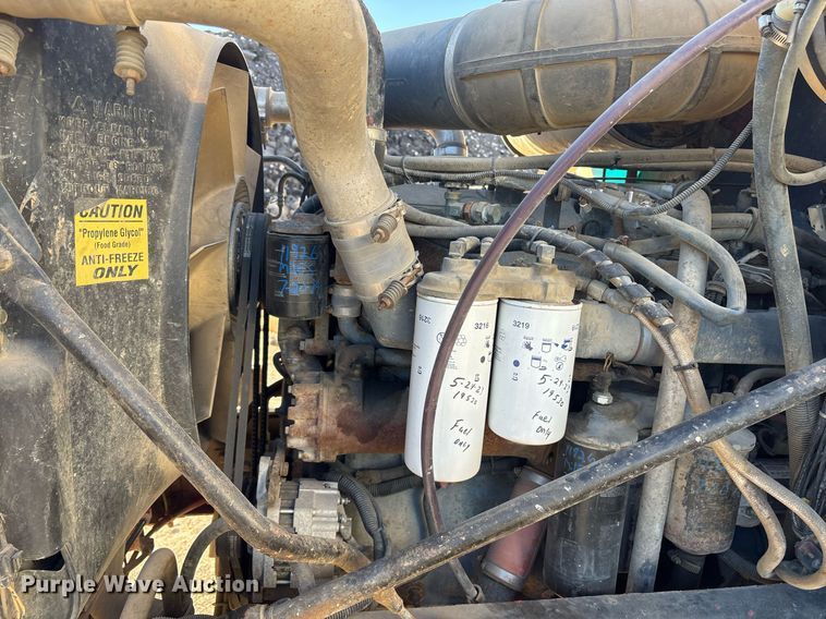 image for item DM1858 1996 Mack CH600 fuel / lube truck