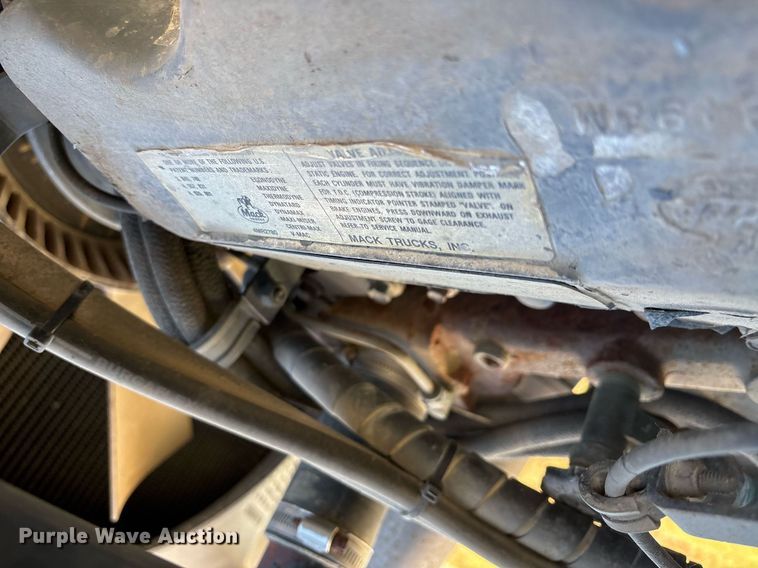 image for item DM1858 1996 Mack CH600 fuel / lube truck