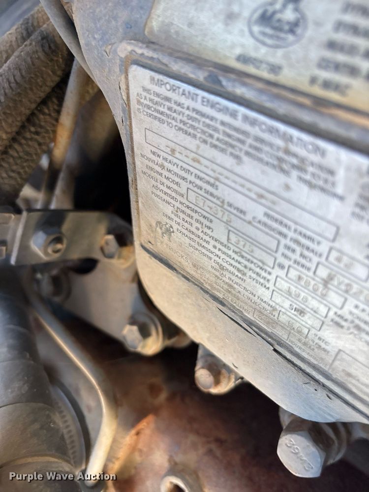 image for item DM1858 1996 Mack CH600 fuel / lube truck