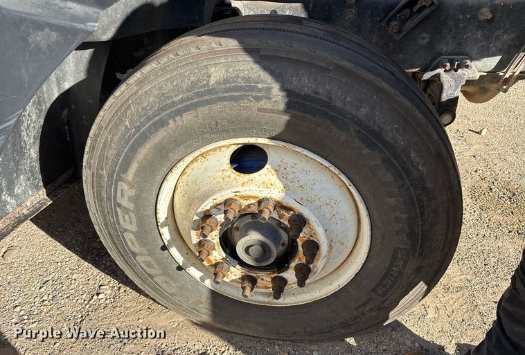 image for item DM1858 1996 Mack CH600 fuel / lube truck