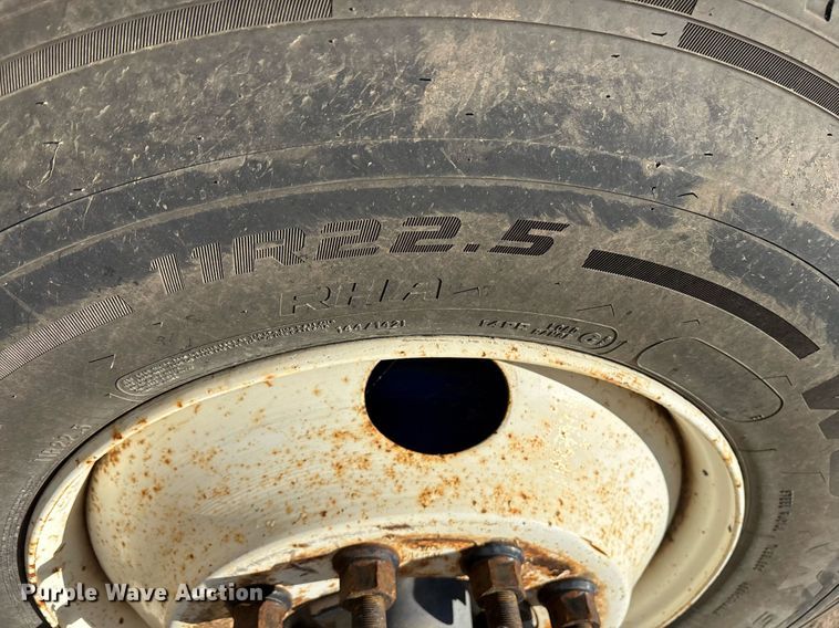 image for item DM1858 1996 Mack CH600 fuel / lube truck