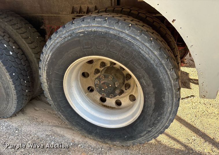 image for item DM1858 1996 Mack CH600 fuel / lube truck