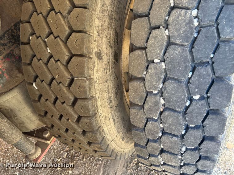 image for item DM1858 1996 Mack CH600 fuel / lube truck