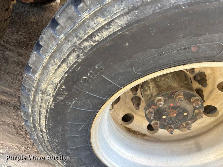 image for item DM1858 1996 Mack CH600 fuel / lube truck