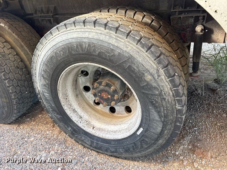 image for item DM1858 1996 Mack CH600 fuel / lube truck