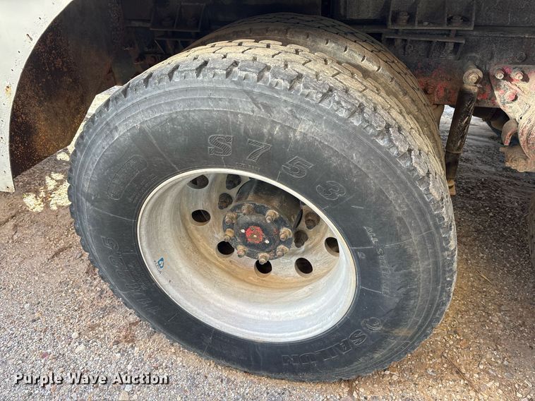 image for item DM1858 1996 Mack CH600 fuel / lube truck