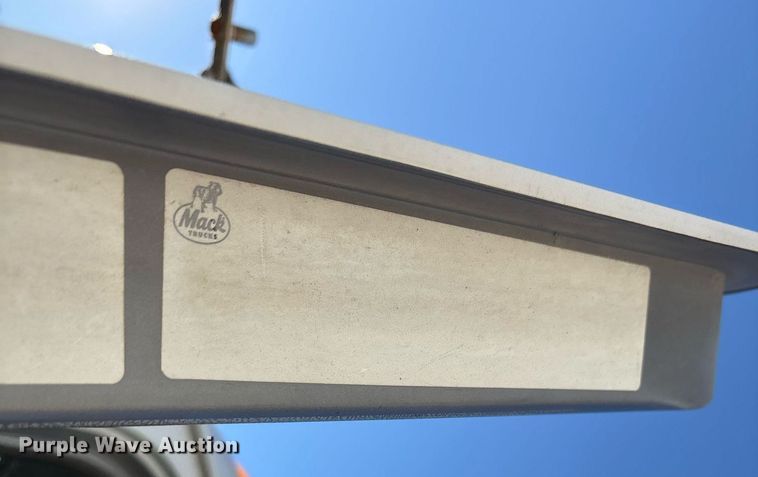 image for item DM1858 1996 Mack CH600 fuel / lube truck