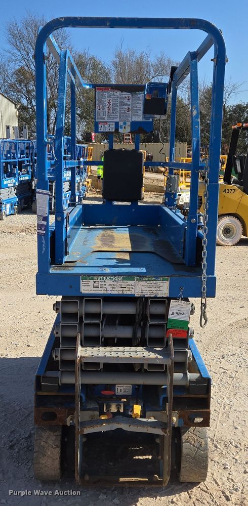 image for item DM7502 Genie GS-1930 scissor lift