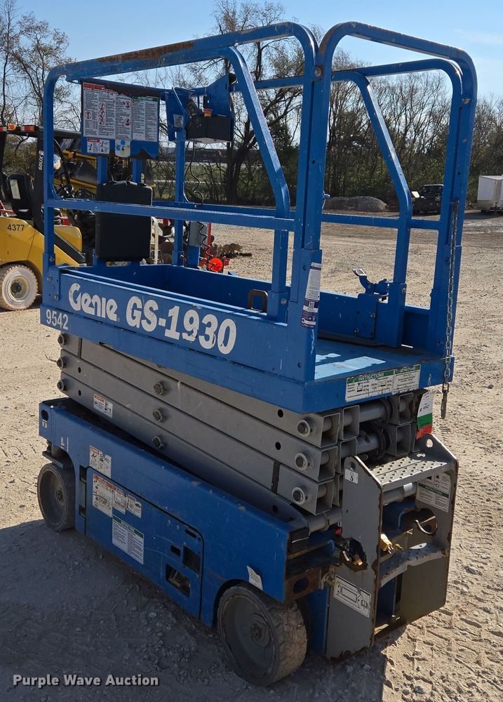 image for item DM7502 Genie GS-1930 scissor lift