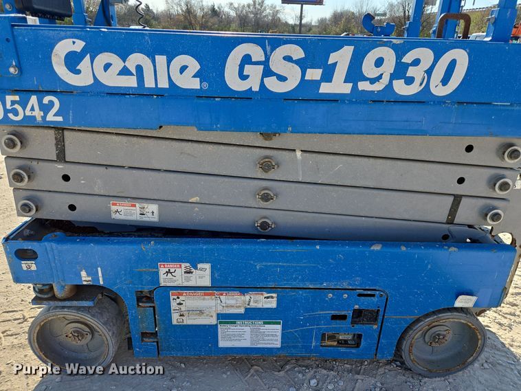 image for item DM7502 Genie GS-1930 scissor lift