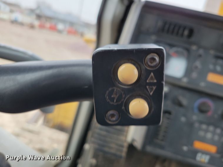 image for item DN3633 2006 Caterpillar D6R XW Series 3 dozer