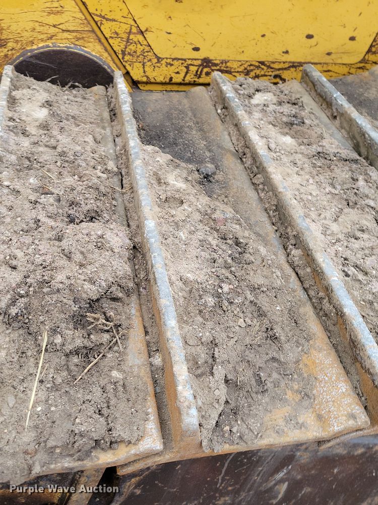 image for item DN3633 2006 Caterpillar D6R XW Series 3 dozer