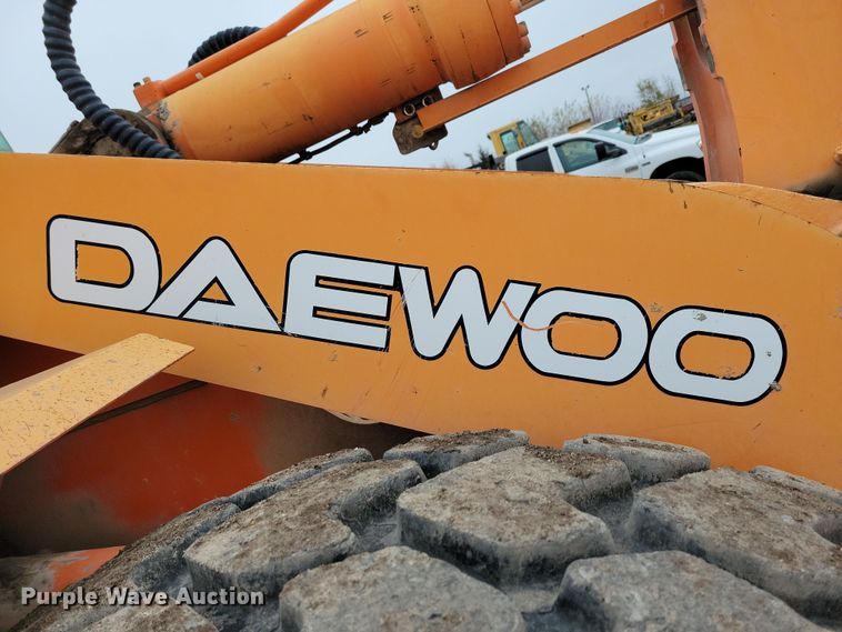 image for item DN3641 2005 Daewoo Mega 300V wheel loader