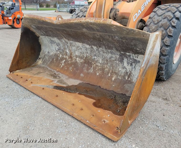 image for item DN3641 2005 Daewoo Mega 300V wheel loader