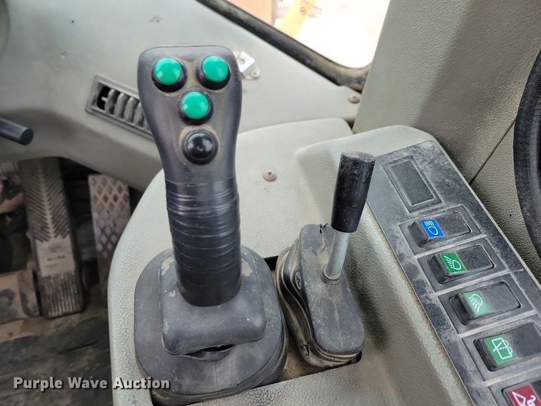 image for item DN3641 2005 Daewoo Mega 300V wheel loader