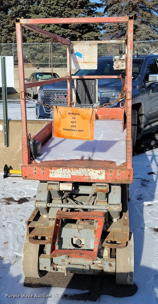 image for item DN3650 2007 SkyJack SJIII 3220 scissor lift