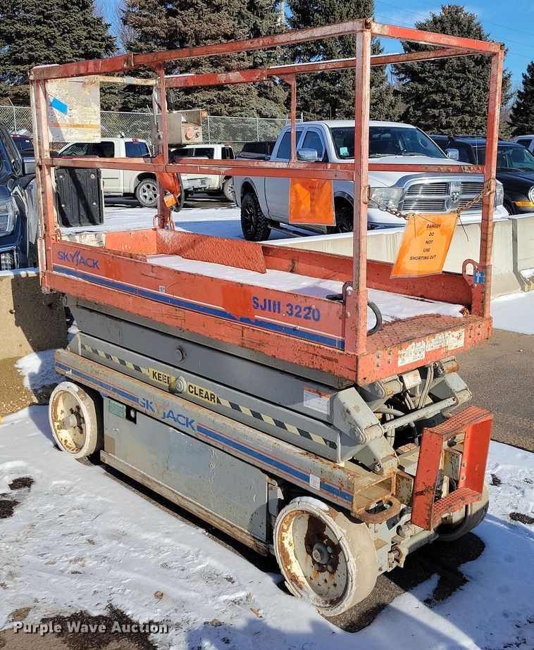 image for item DN3650 2007 SkyJack SJIII 3220 scissor lift
