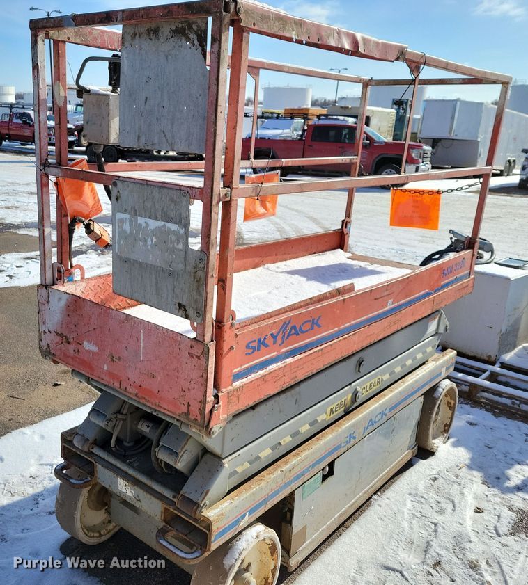 image for item DN3650 2007 SkyJack SJIII 3220 scissor lift