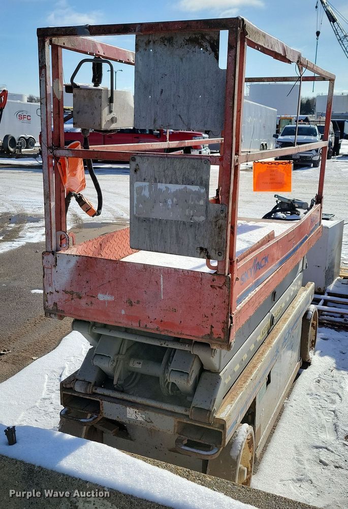 image for item DN3650 2007 SkyJack SJIII 3220 scissor lift