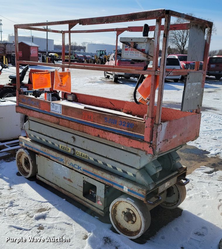 image for item DN3650 2007 SkyJack SJIII 3220 scissor lift