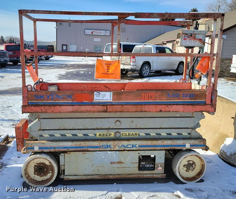 image for item DN3650 2007 SkyJack SJIII 3220 scissor lift