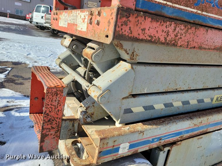 image for item DN3650 2007 SkyJack SJIII 3220 scissor lift