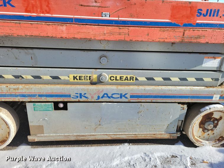 image for item DN3650 2007 SkyJack SJIII 3220 scissor lift
