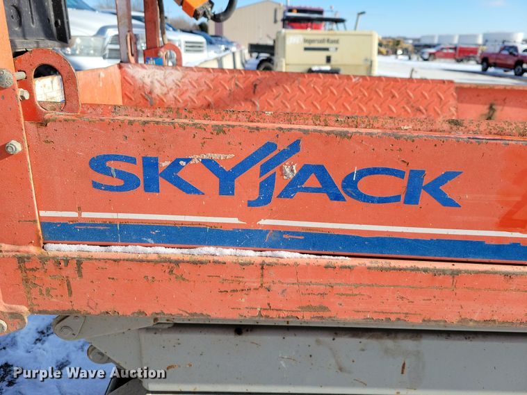 image for item DN3650 2007 SkyJack SJIII 3220 scissor lift