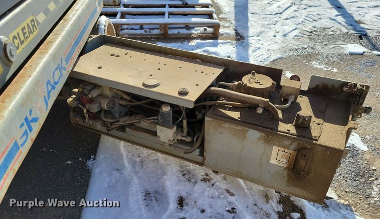 image for item DN3650 2007 SkyJack SJIII 3220 scissor lift