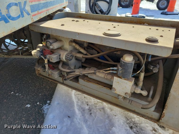 image for item DN3650 2007 SkyJack SJIII 3220 scissor lift