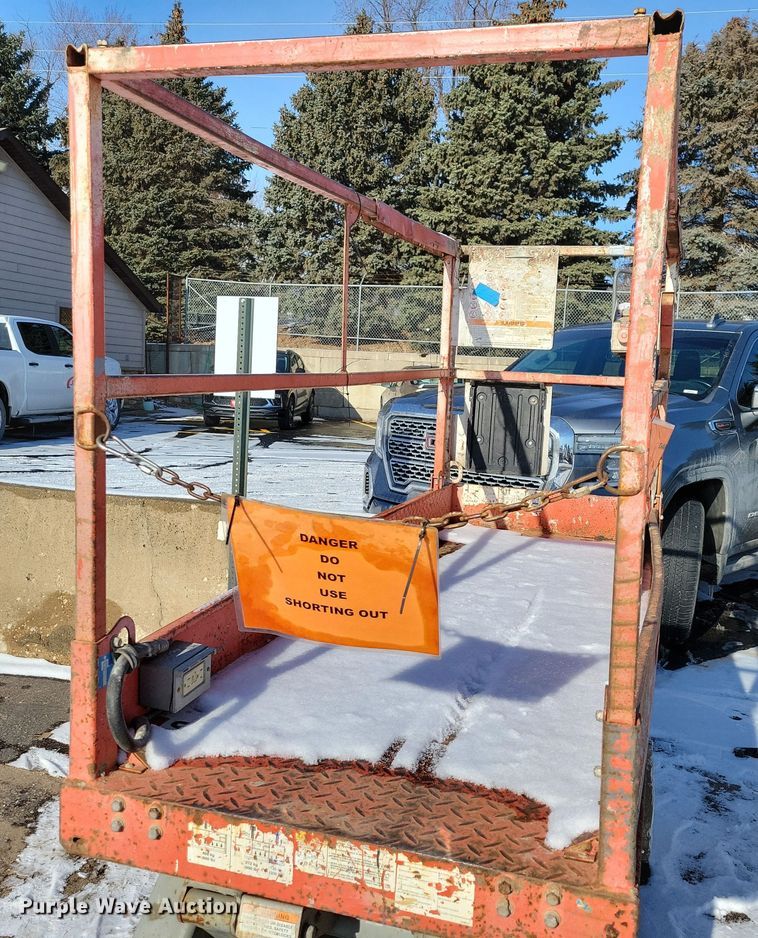 image for item DN3650 2007 SkyJack SJIII 3220 scissor lift