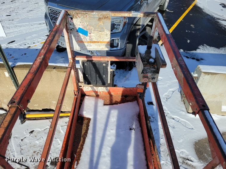 image for item DN3650 2007 SkyJack SJIII 3220 scissor lift