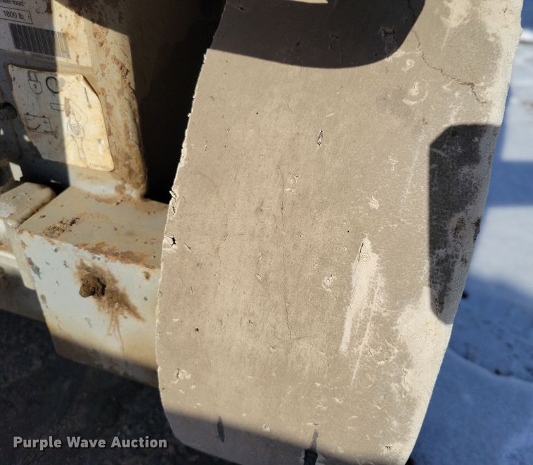 image for item DN3650 2007 SkyJack SJIII 3220 scissor lift