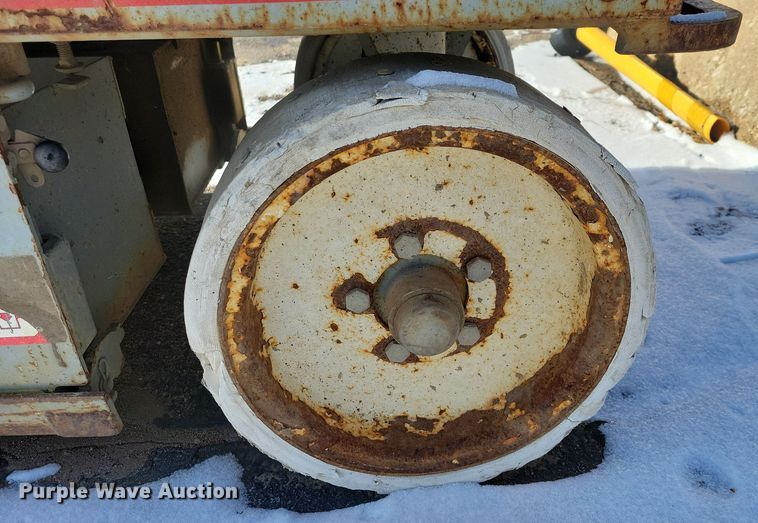 image for item DN3650 2007 SkyJack SJIII 3220 scissor lift