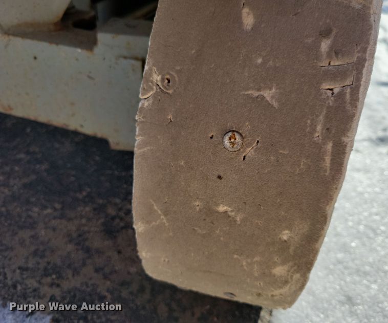 image for item DN3650 2007 SkyJack SJIII 3220 scissor lift