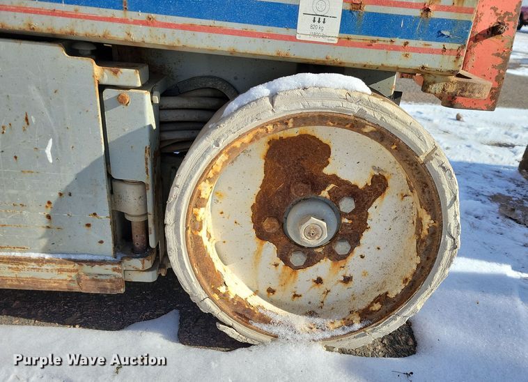 image for item DN3650 2007 SkyJack SJIII 3220 scissor lift