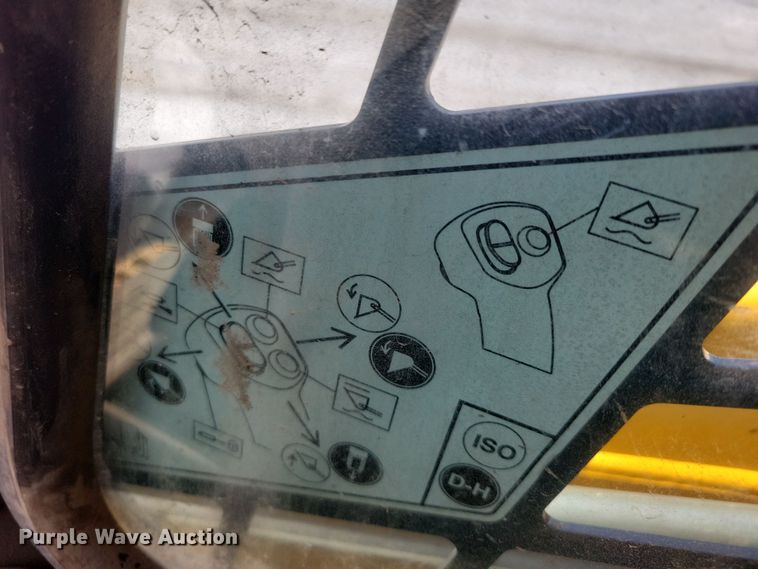 image for item DN3652 2016 Gehl RT175 Gen 2 tracked skid steer loader