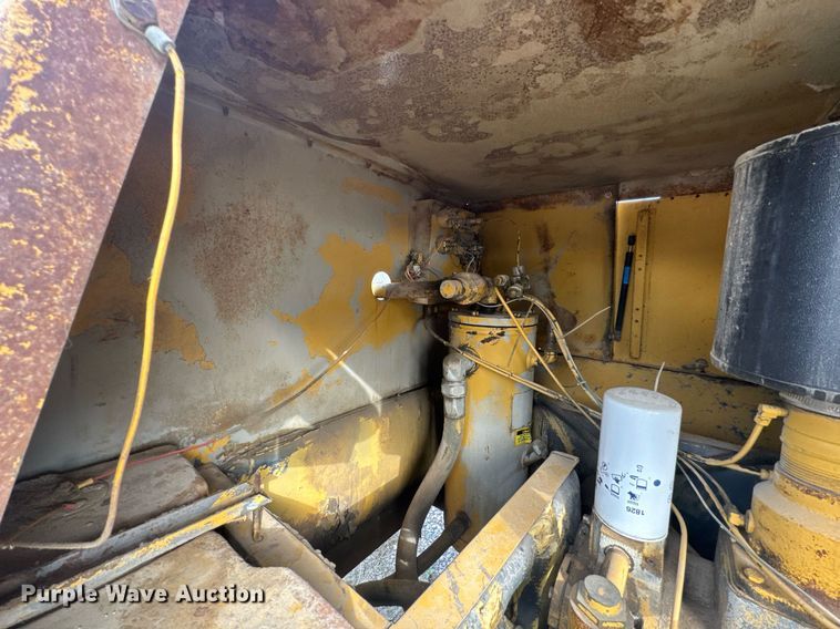 image for item DO0000 1990 Le Roi Dresser air compressor