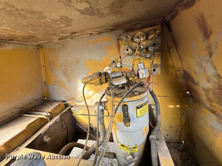 image for item DO0000 1990 Le Roi Dresser air compressor