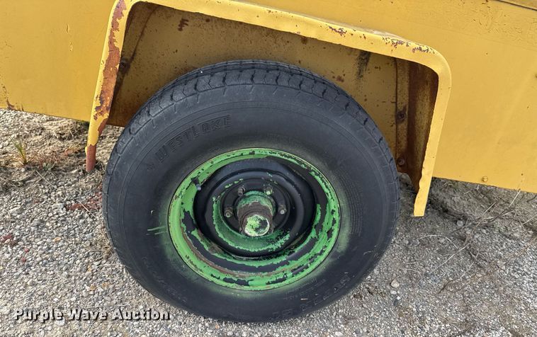 image for item DO0000 1990 Le Roi Dresser air compressor