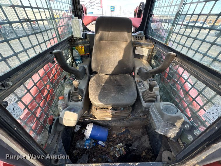 image for item DO0040 Kubota SVL90-2 tracked skid steer loader